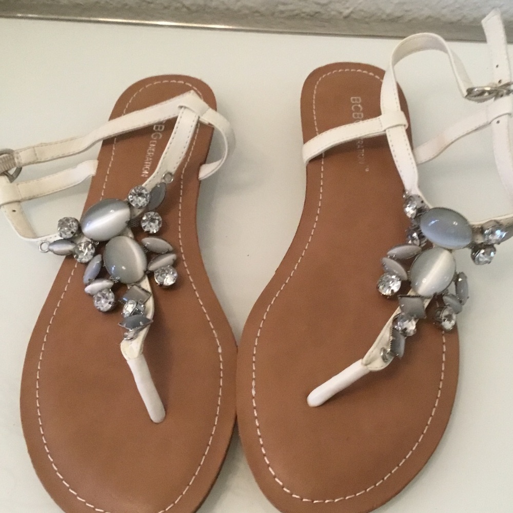 NWB BCBG Generation white thong sandals
